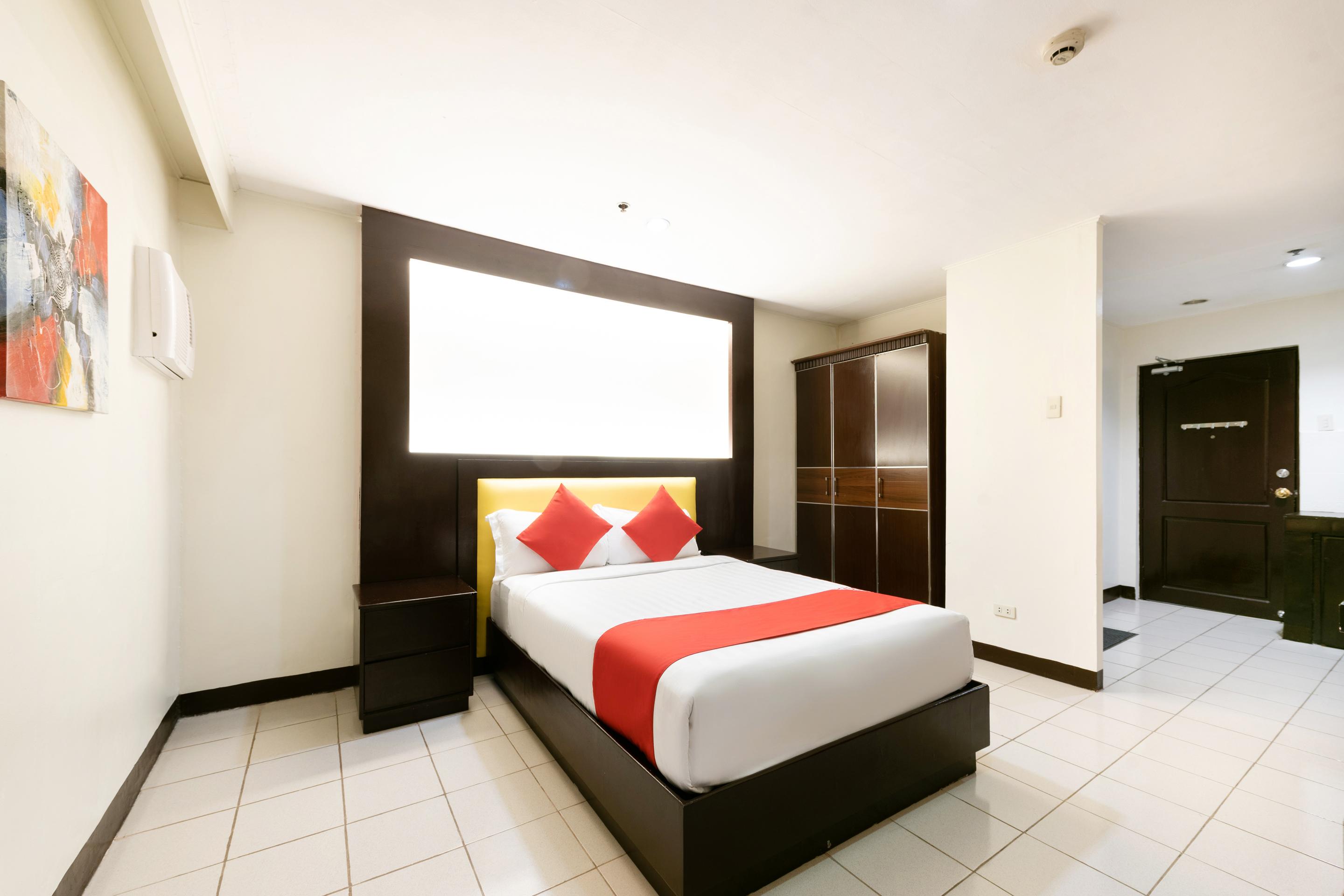 Oyo 115 Northridge Mansions Hotel Quezon City Exterior photo