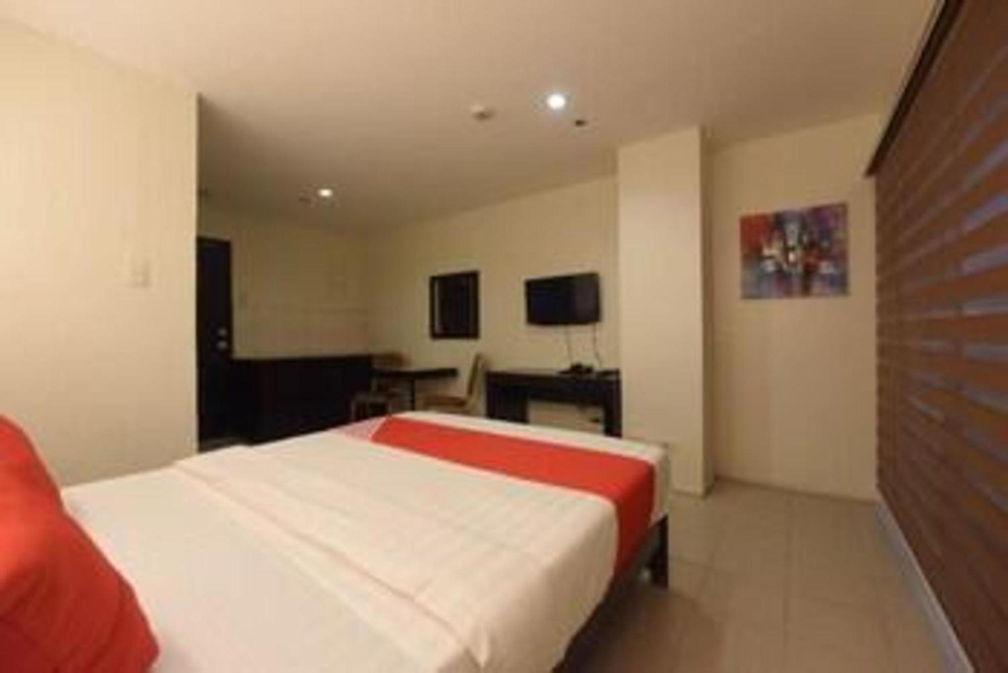 Oyo 115 Northridge Mansions Hotel Quezon City Exterior photo