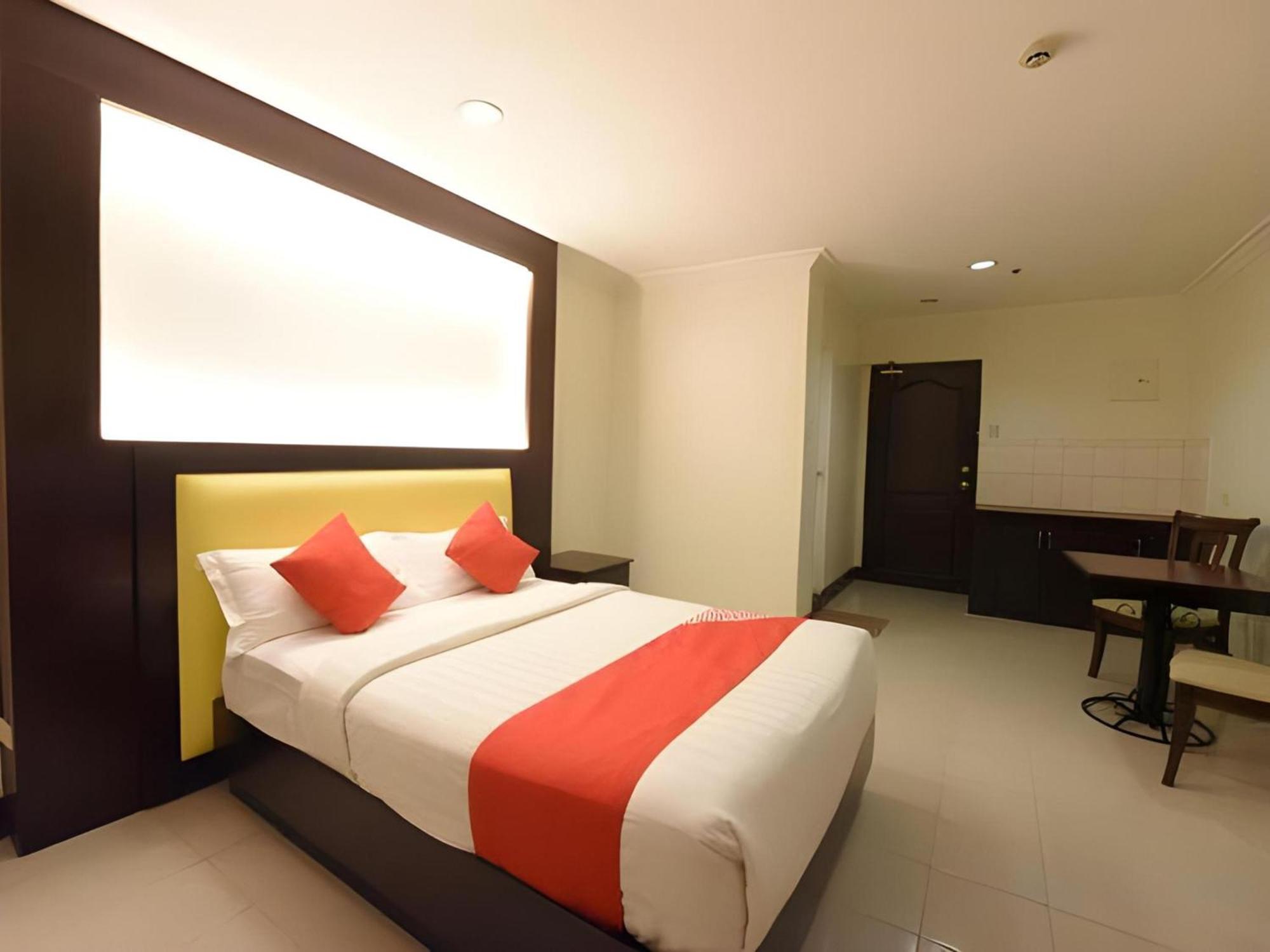 Oyo 115 Northridge Mansions Hotel Quezon City Exterior photo