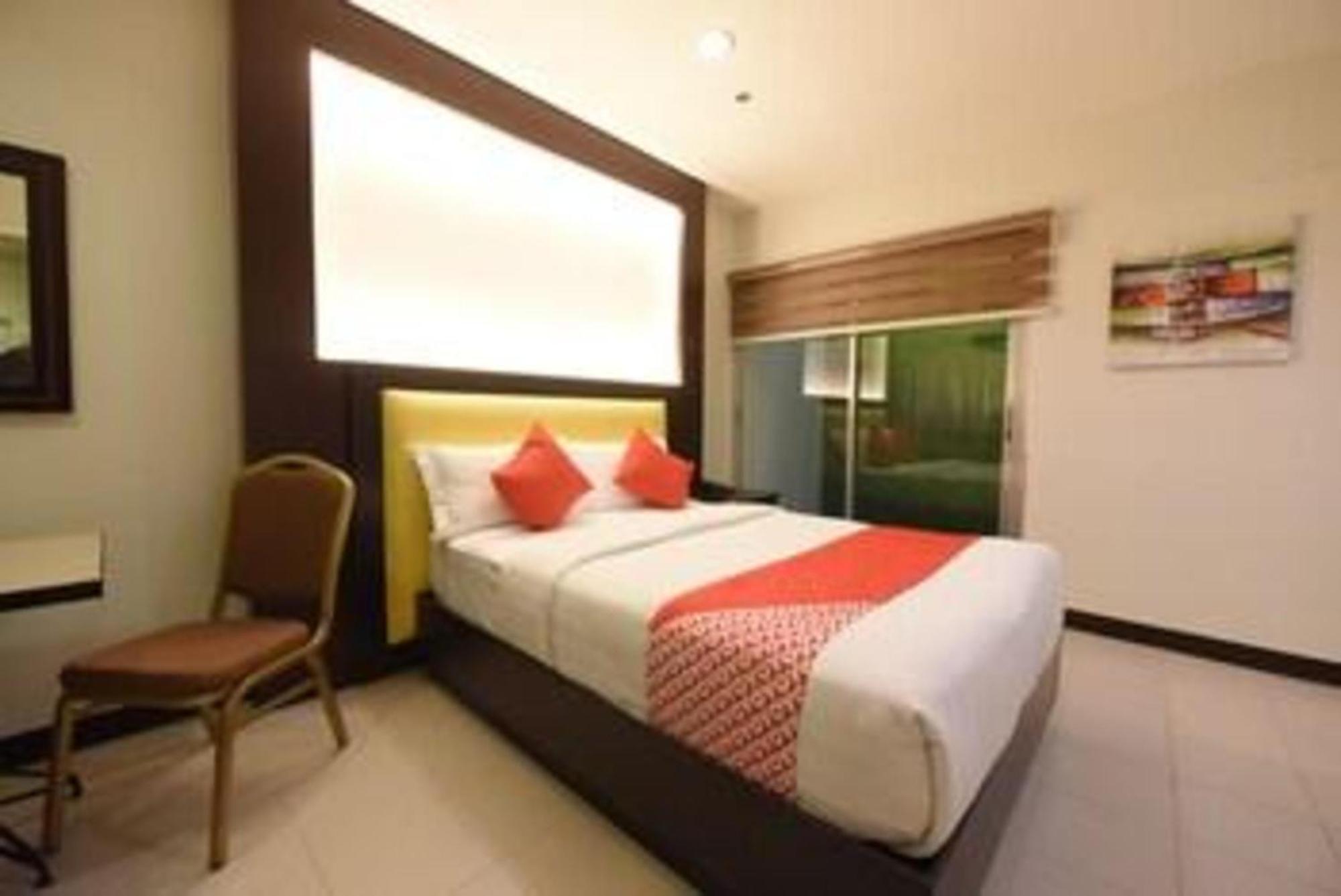 Oyo 115 Northridge Mansions Hotel Quezon City Exterior photo