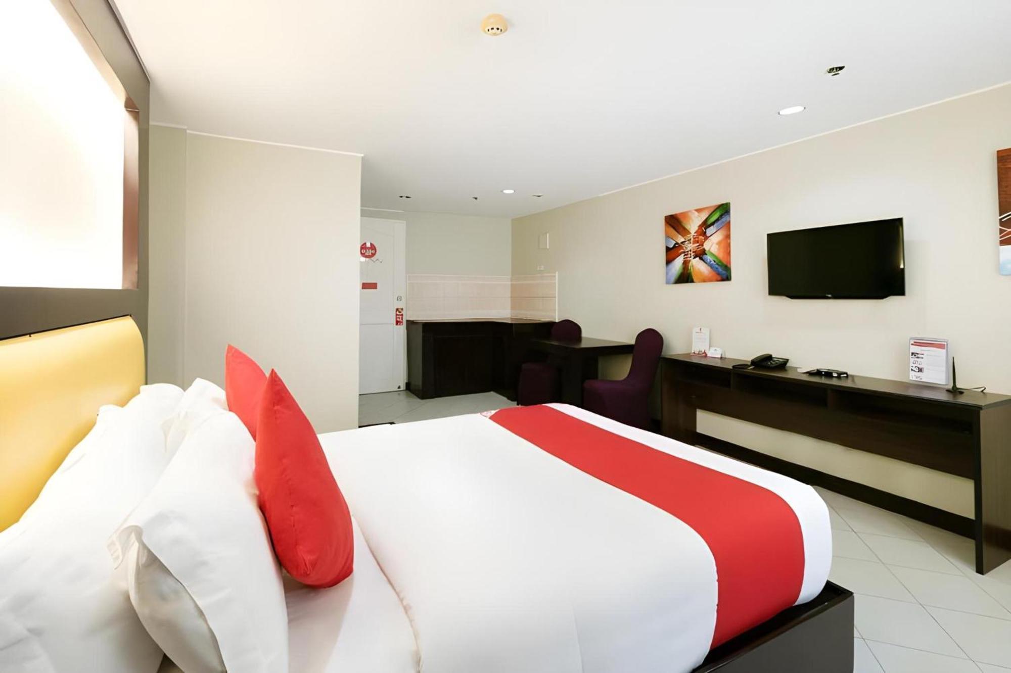 Oyo 115 Northridge Mansions Hotel Quezon City Exterior photo
