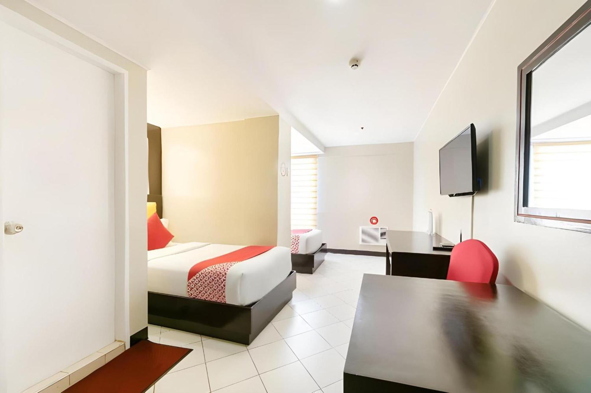 Oyo 115 Northridge Mansions Hotel Quezon City Exterior photo