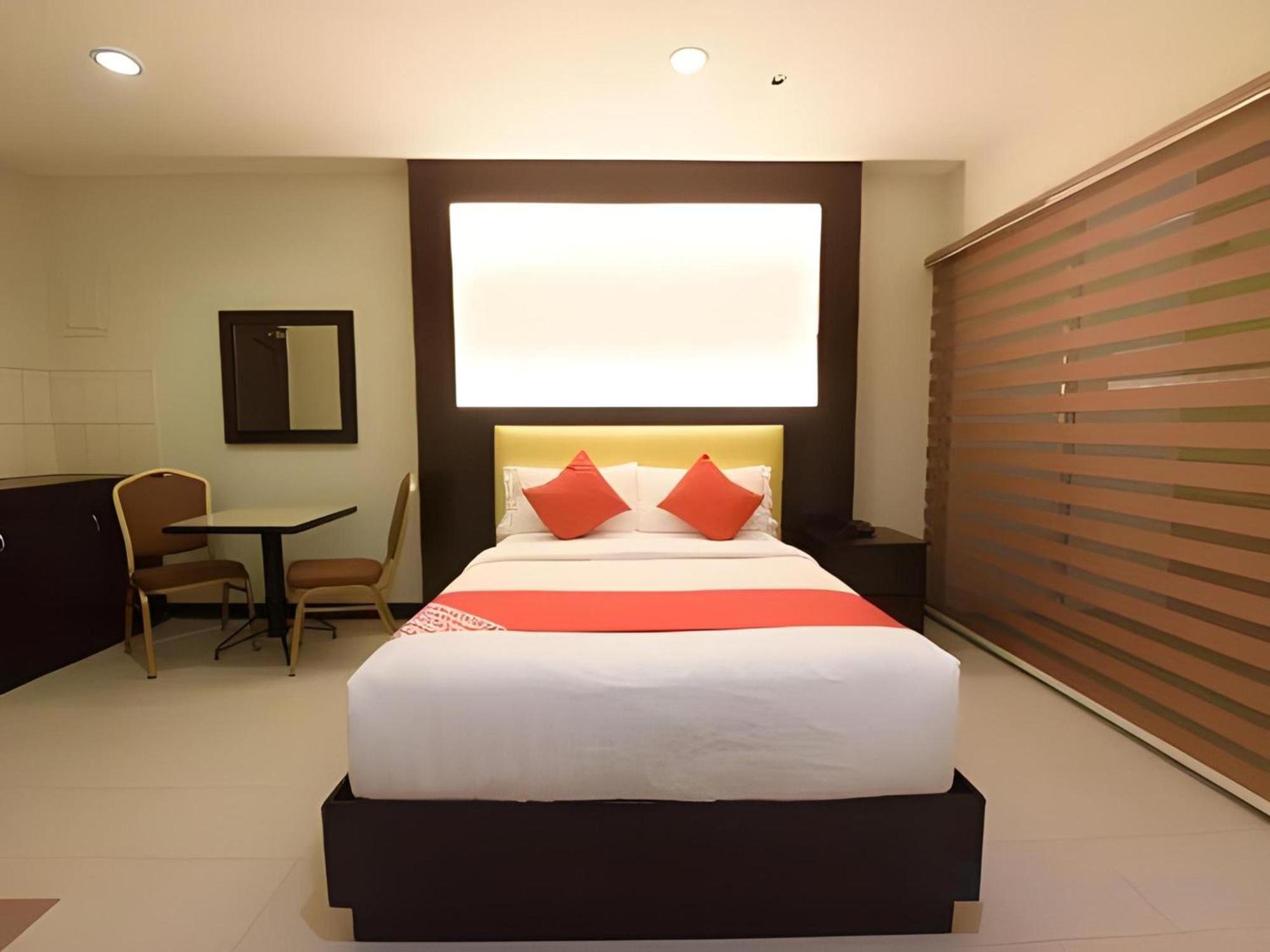 Oyo 115 Northridge Mansions Hotel Quezon City Exterior photo