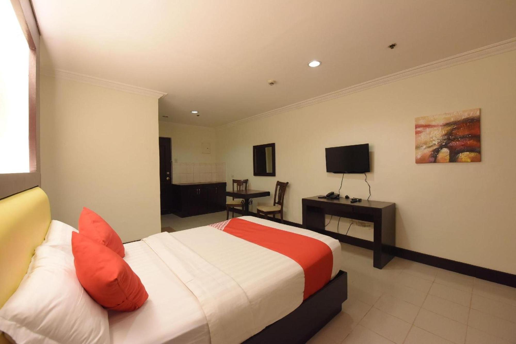 Oyo 115 Northridge Mansions Hotel Quezon City Exterior photo
